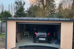 Garage en béton enduit